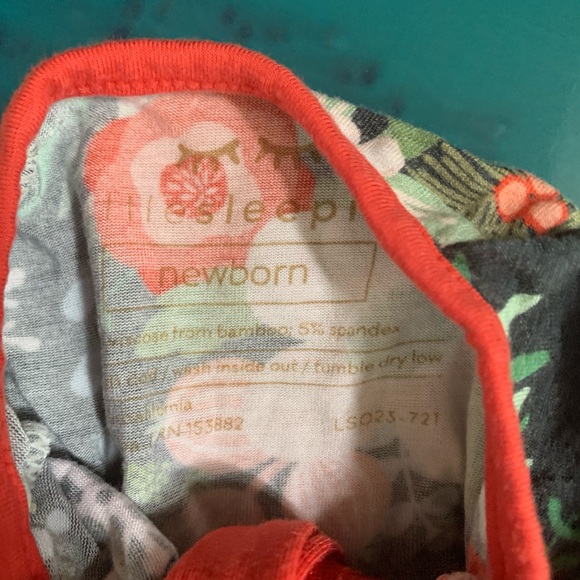 Little Sleepies poinsettia zippie - Picture 4 of 4